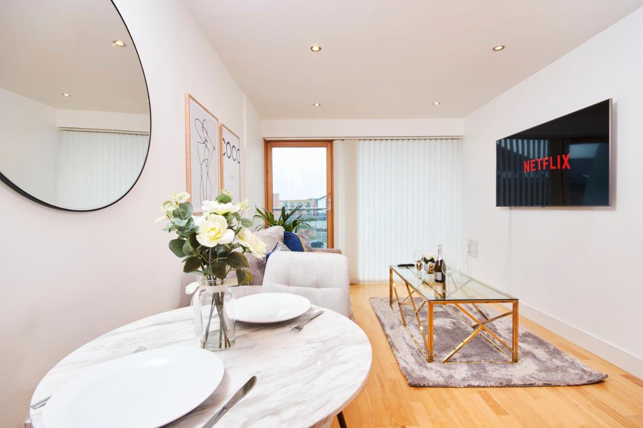 Deluxe City Centre Apt Balcony View& Free Parking! Apartment ลีดส์ ภายนอก รูปภาพ